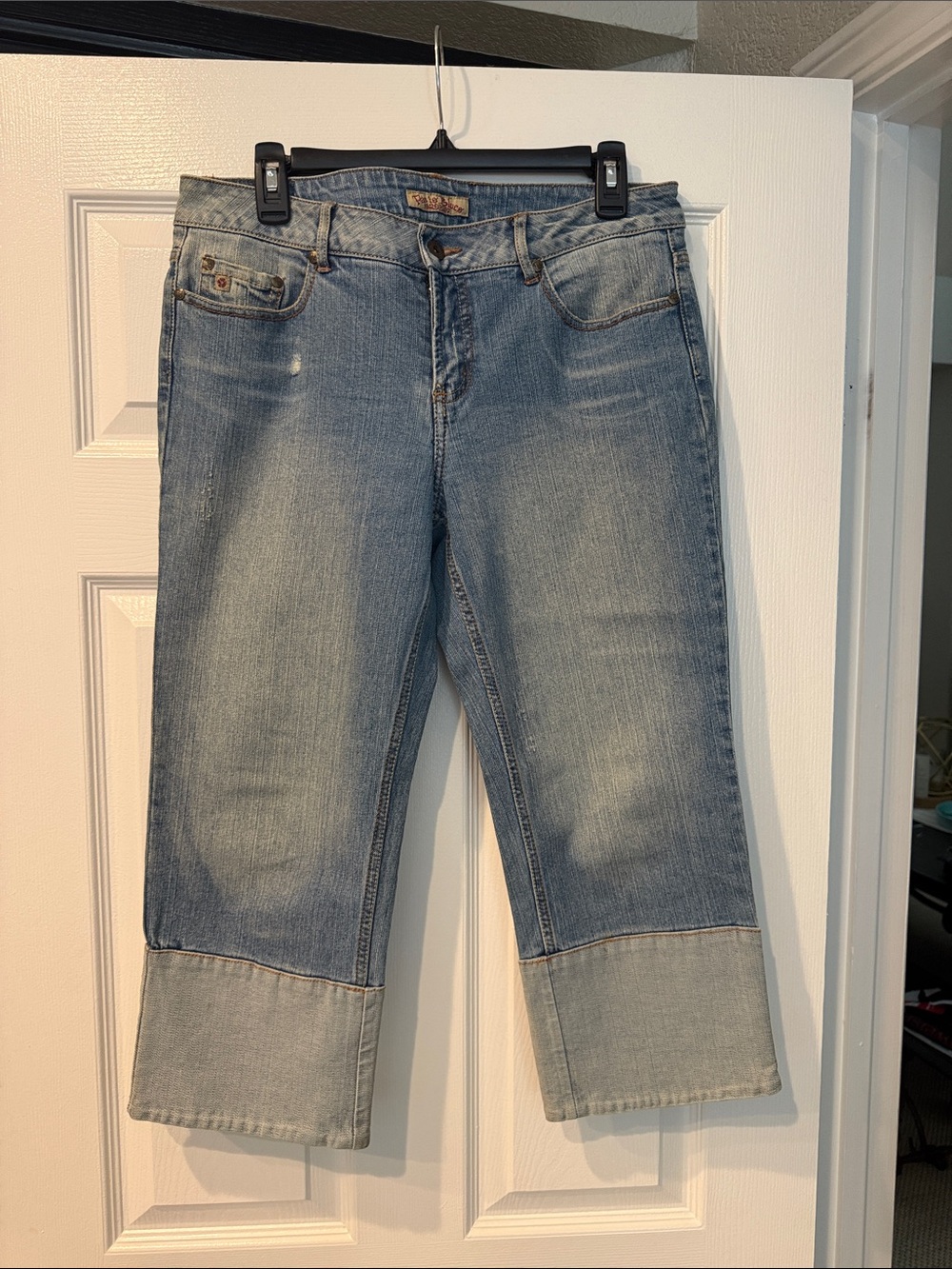 Vintage Paris blues capri Women's Light Wash Cuffed Jeans
